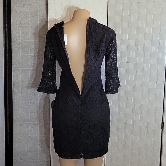 BRAND NEW STELLA &JULIE 3/4 SLEEVE LACE DESIGN V-NECK SHORT DRESS - Picture 8 of 12